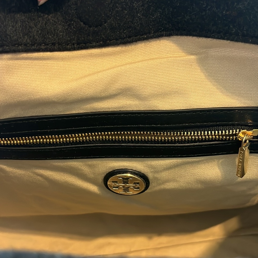 Tory Burch Gray Wool & Black Leather Shoulder Bag - Picture 6 of 7